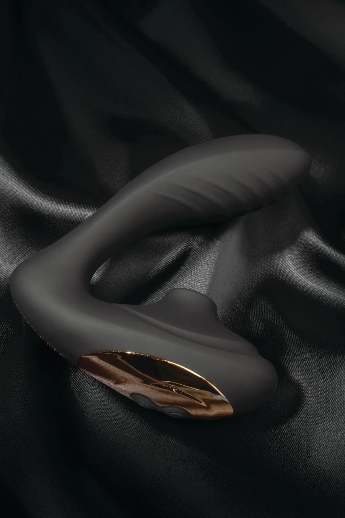 The Royal Embrace Dual Stimulator